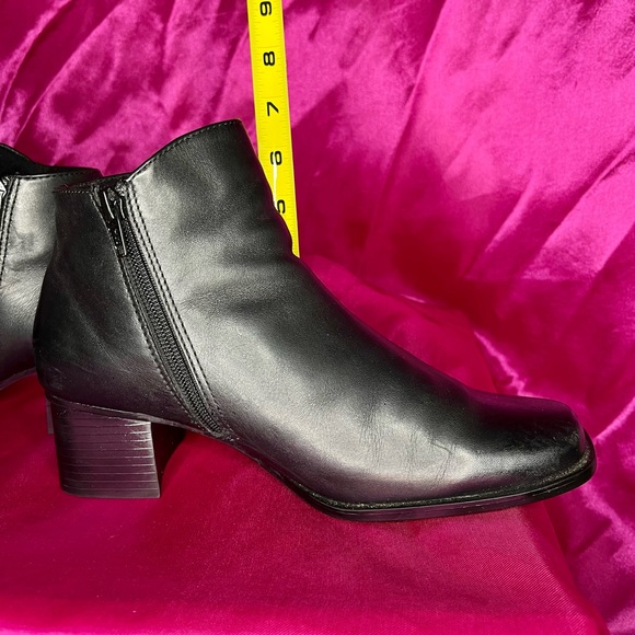 BASS 7 1/2 Wide REAL LEATHER BLACK NEVADA BOOTIES 2in Blocked Heels - Picture 6 of 13